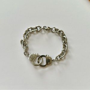 Ladies cuff bracelet in stainless steel